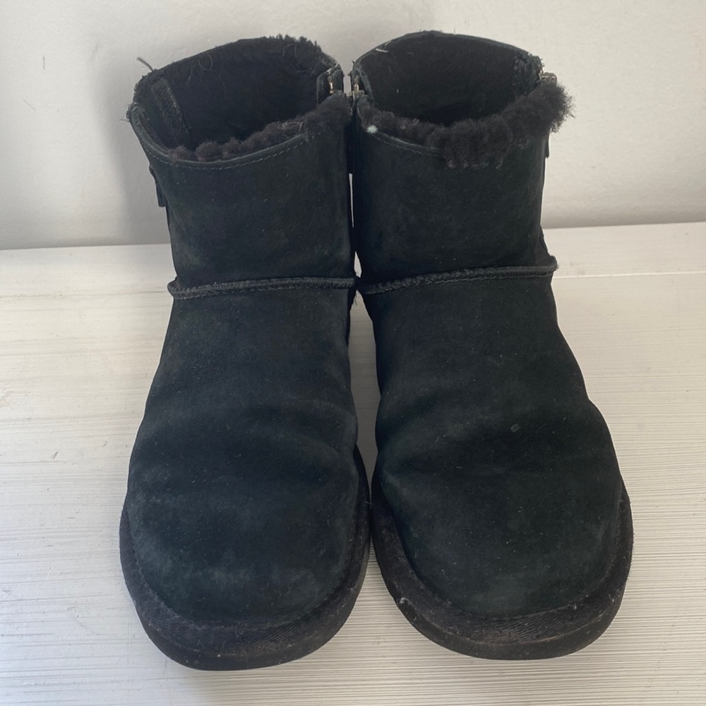 UGG women’s black suede boots - Picture 2 of 4